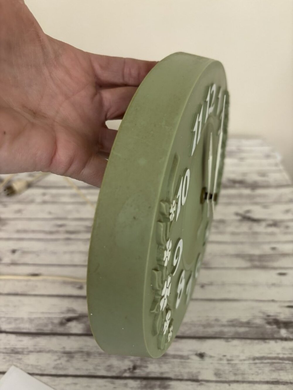 Vintage Robert Shaw Green Plastic Oval Mid Century Electric Wall Clock 1970's - Picture 6 of 14